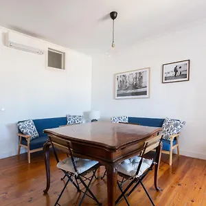  Apartment White & Blue Vintage In Graca Portugal